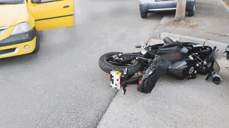 Tânără motociclistă rănită într-un accident pe Șoseaua Portului